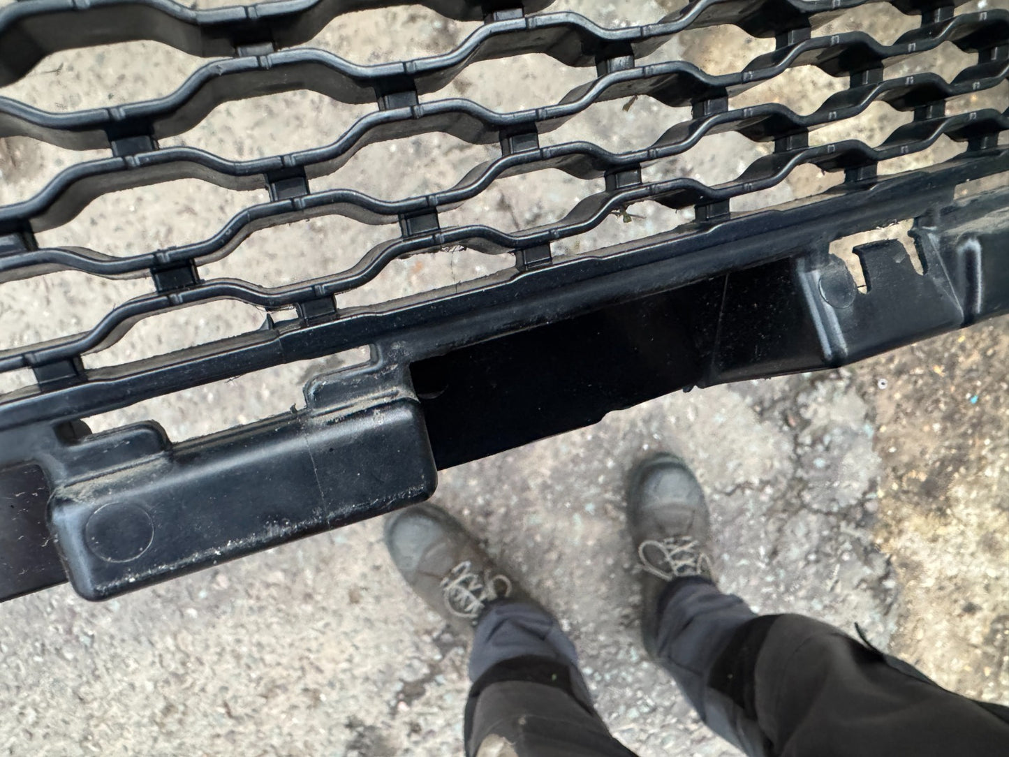 2025 Land Rover Range Rover Velar L560 Front Bumper Grille M8A2-17H750