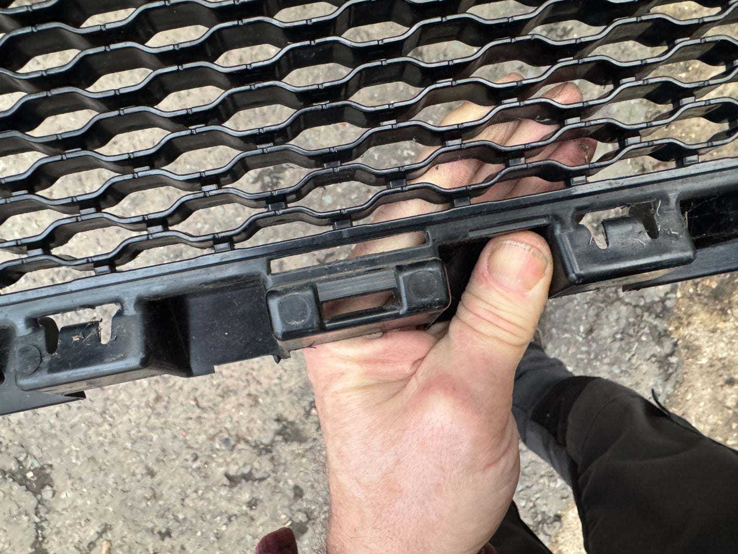 2025 Land Rover Range Rover Velar L560 Front Bumper Grille M8A2-17H750