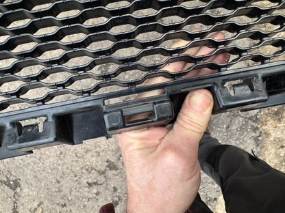 2025 Land Rover Range Rover Velar L560 Front Bumper Grille M8A2-17H750