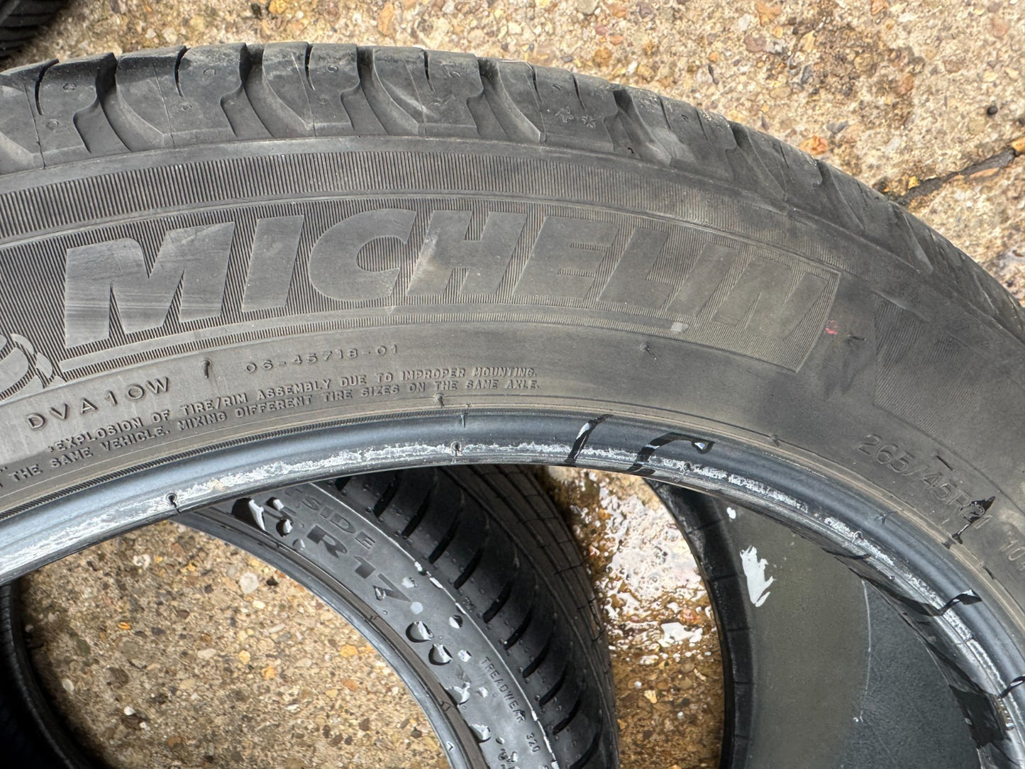 265/45/R21 104W Michelin latitude Tour HP M&S JLR Tyre 6.5mm 265 45 21 2025 tyre