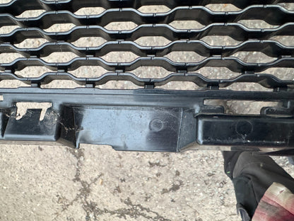 2025 Land Rover Range Rover Velar L560 Front Bumper Grille M8A2-17H750