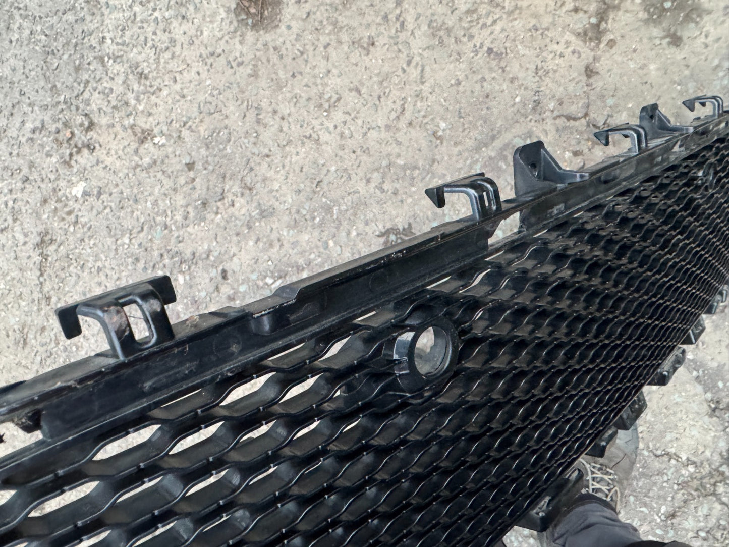2025 Land Rover Range Rover Velar L560 Front Bumper Grille M8A2-17H750