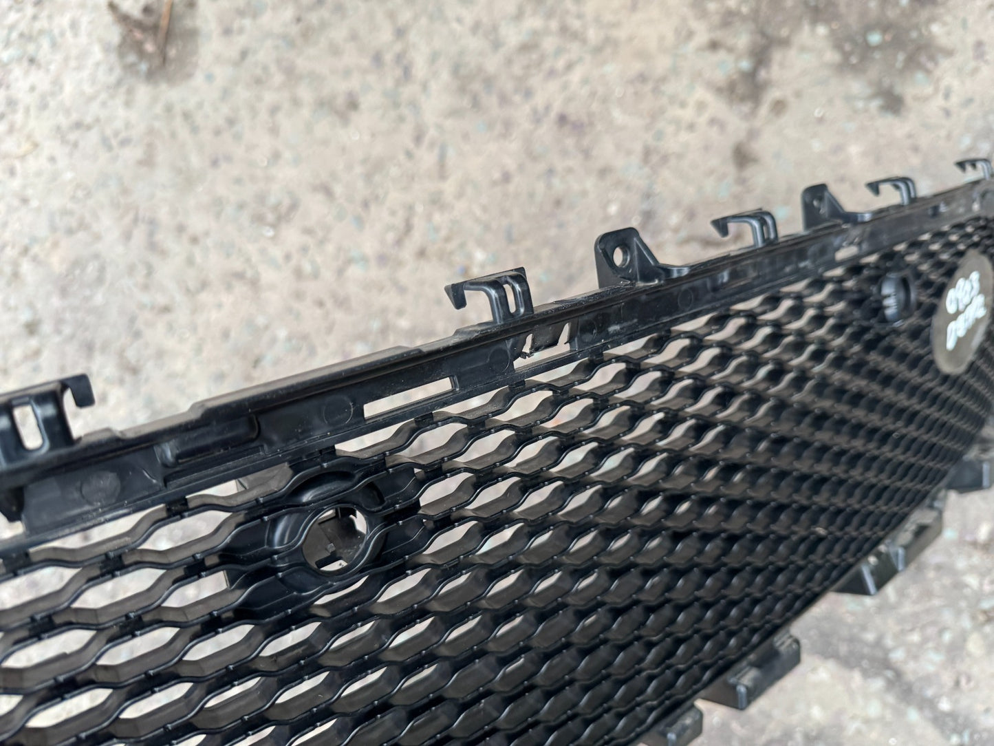 2025 Land Rover Range Rover Velar L560 Front Bumper Grille M8A2-17H750
