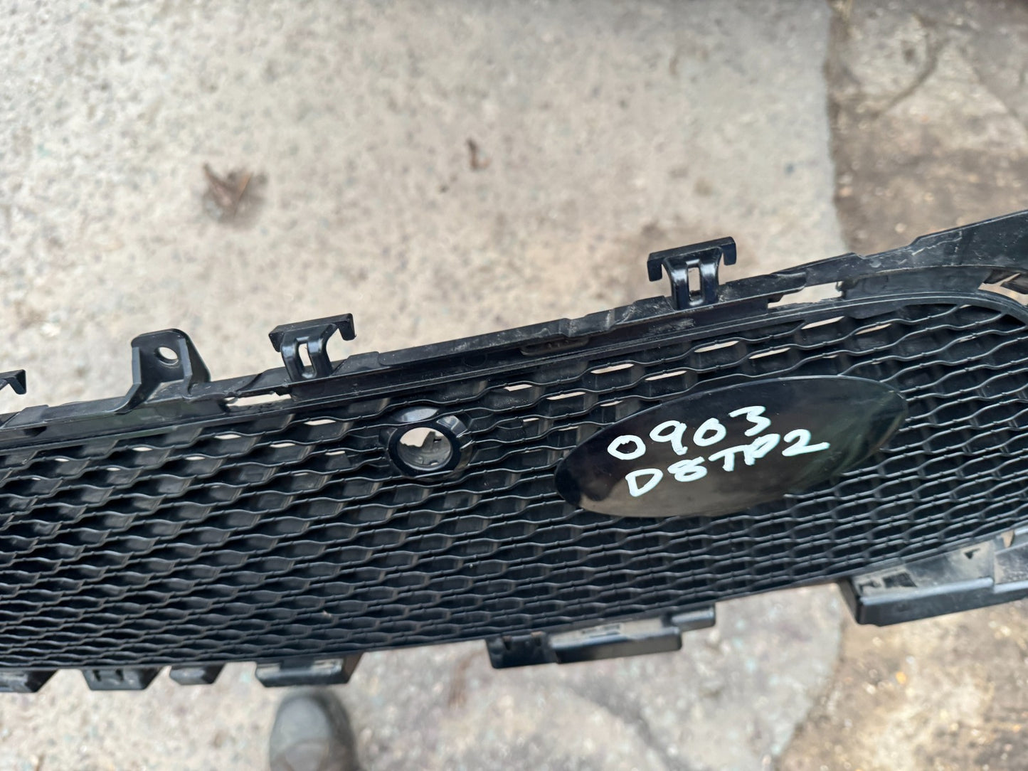 2025 Land Rover Range Rover Velar L560 Front Bumper Grille M8A2-17H750