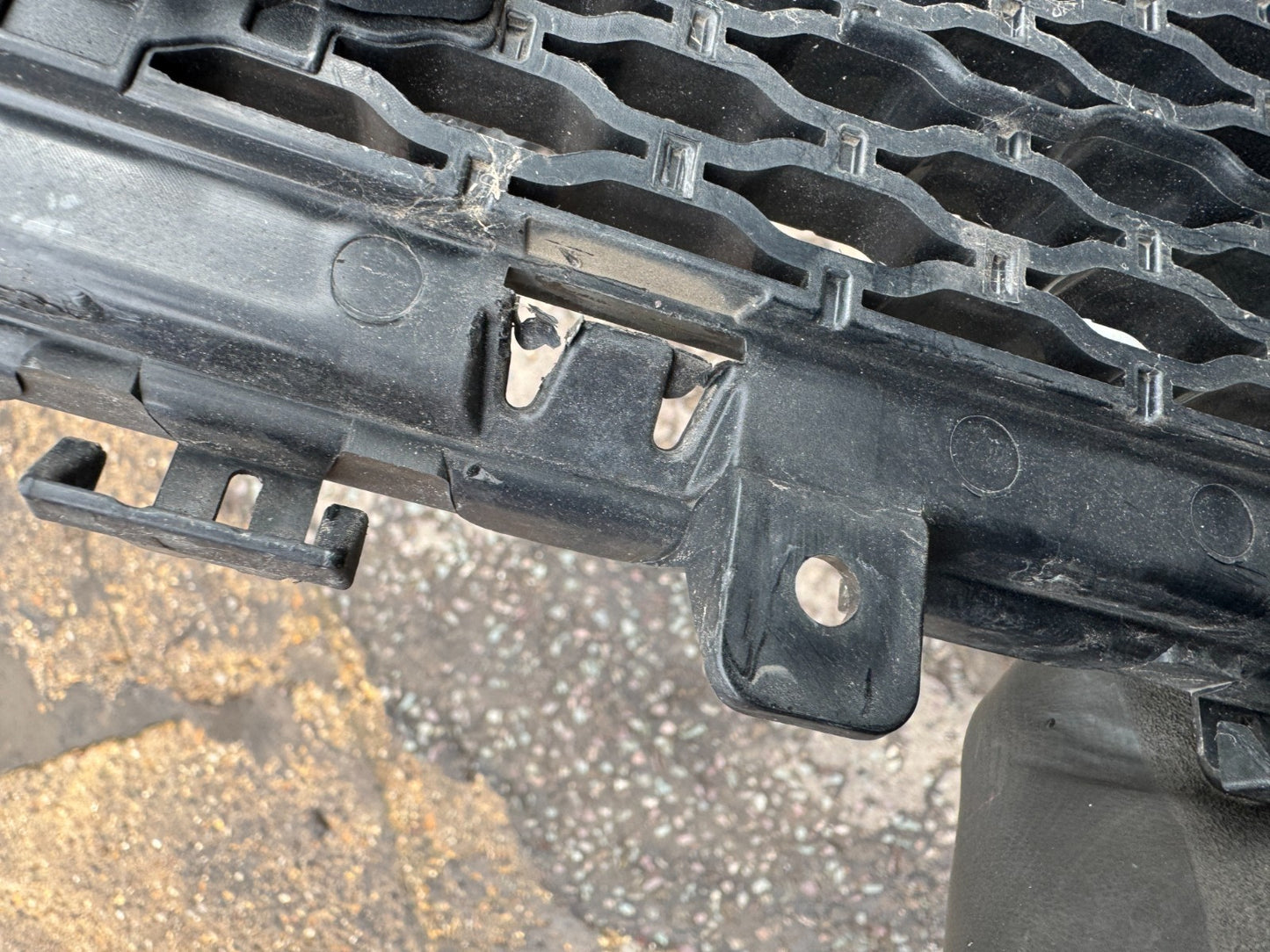 2025 Land Rover Range Rover Velar L560 Front Bumper Grille M8A2-17H750