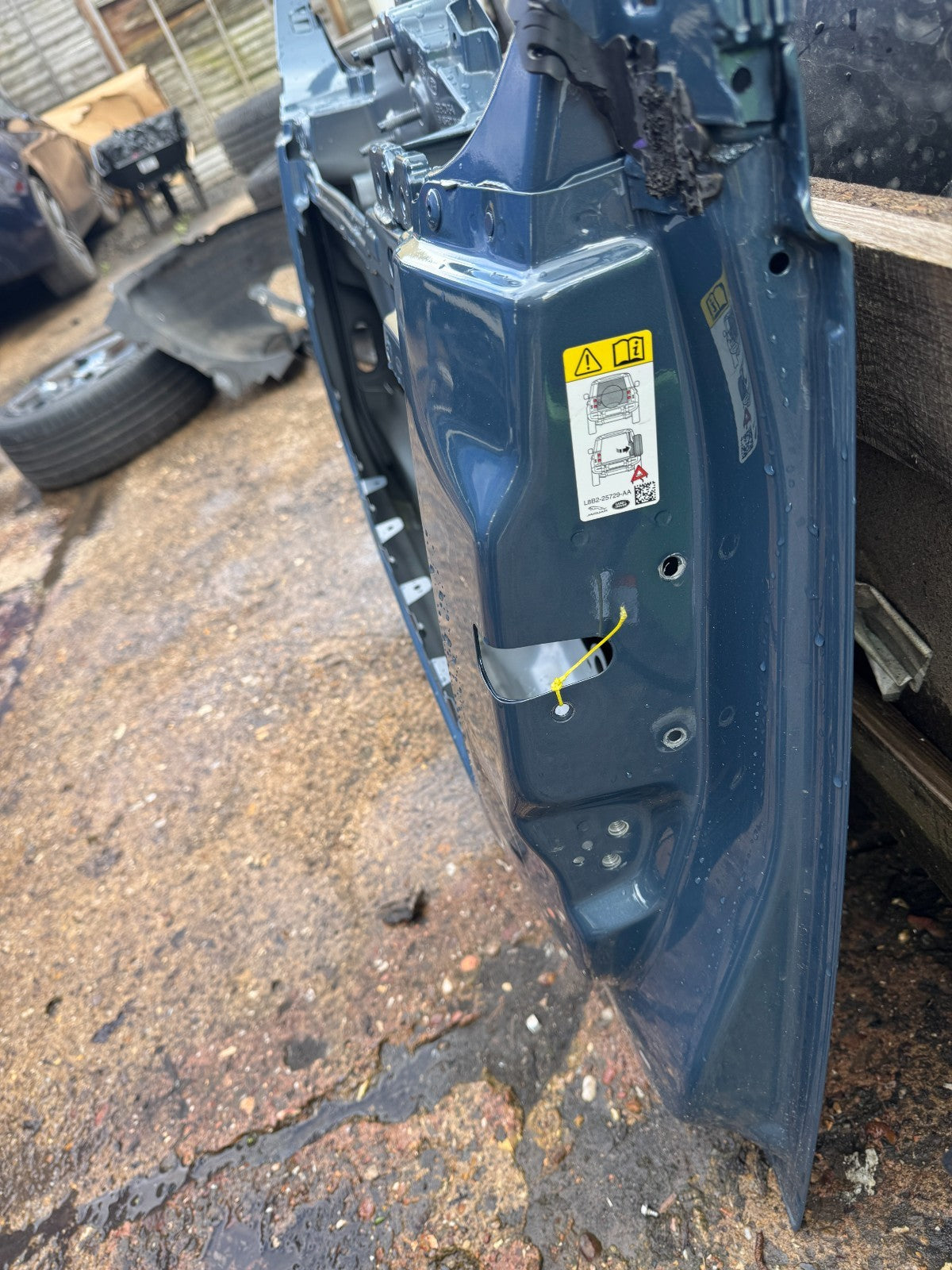 GENUINE LAND ROVER DEFENDER L663 REAR TAILGATE DOOR 2020-ON L8B2400A18A