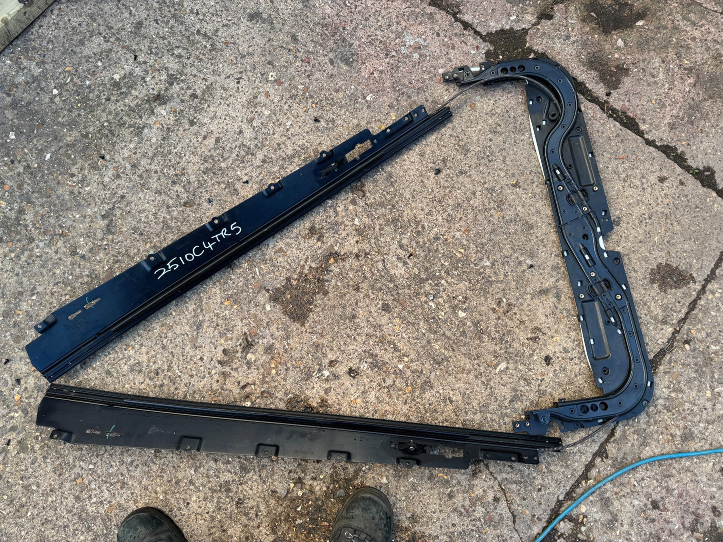 2024 Land Rover Defender Panoramic Roof Frame Rails