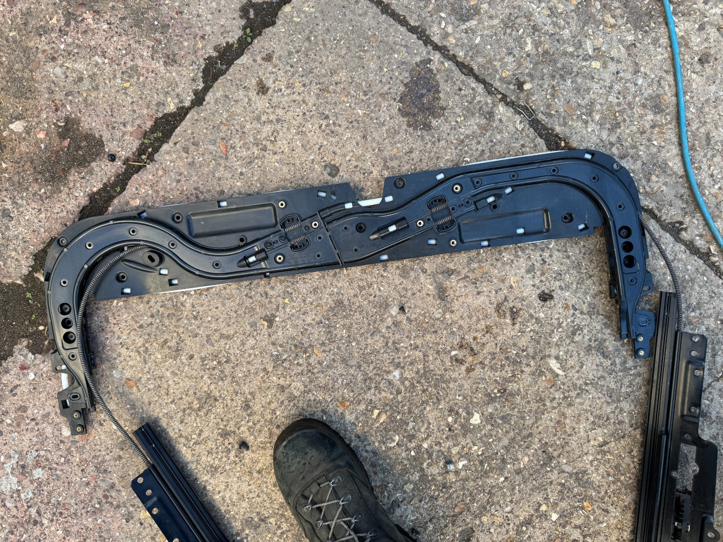 2024 Land Rover Defender Panoramic Roof Frame Rails