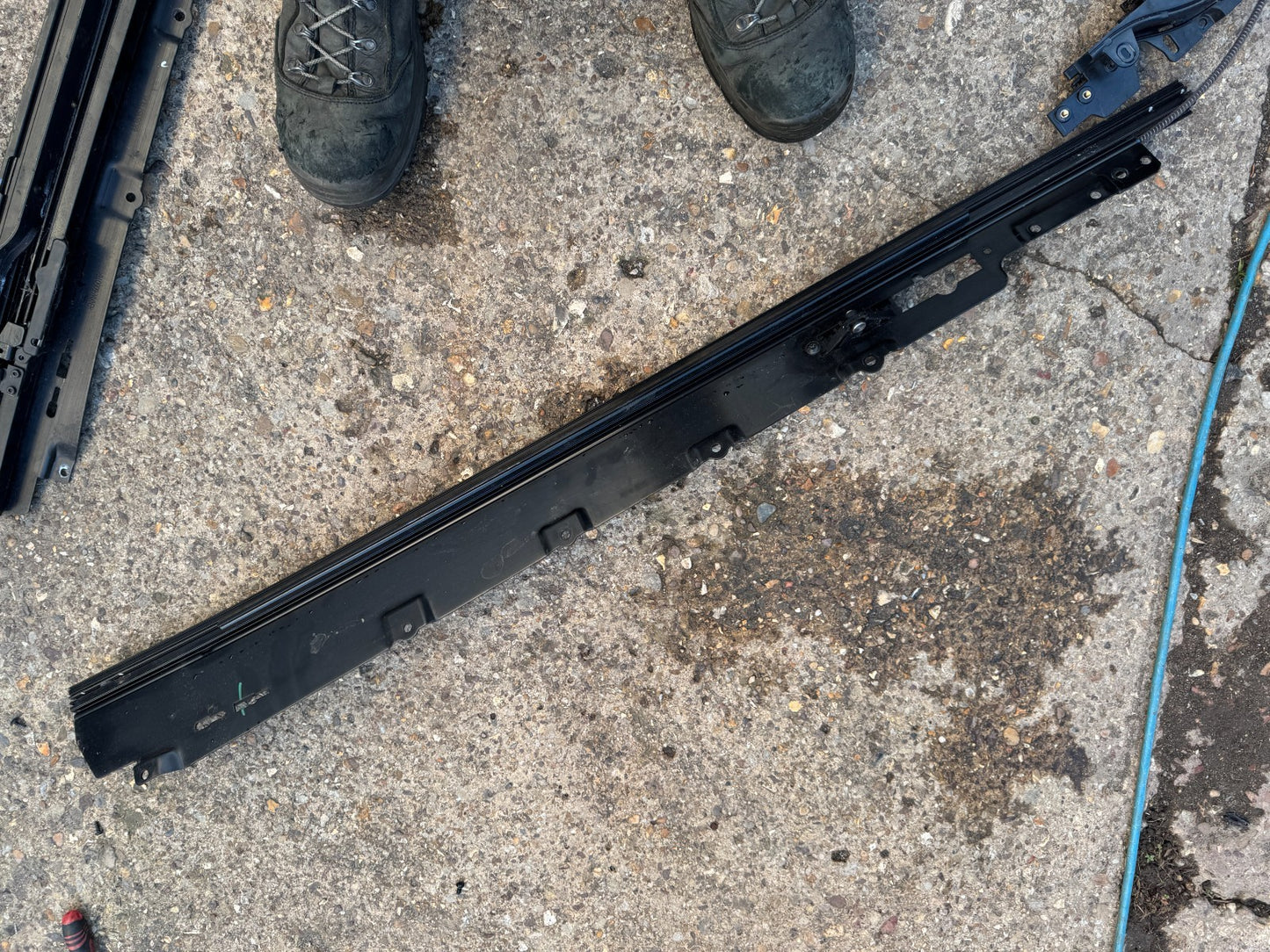 2024 Land Rover Defender Panoramic Roof Frame Rails