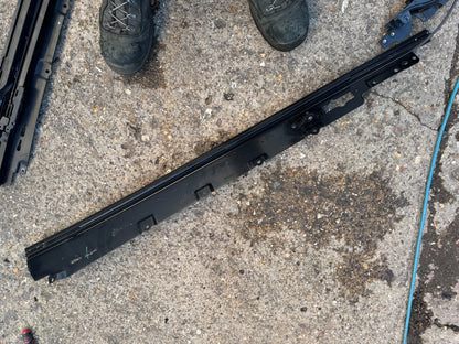 2024 Land Rover Defender Panoramic Roof Frame Rails