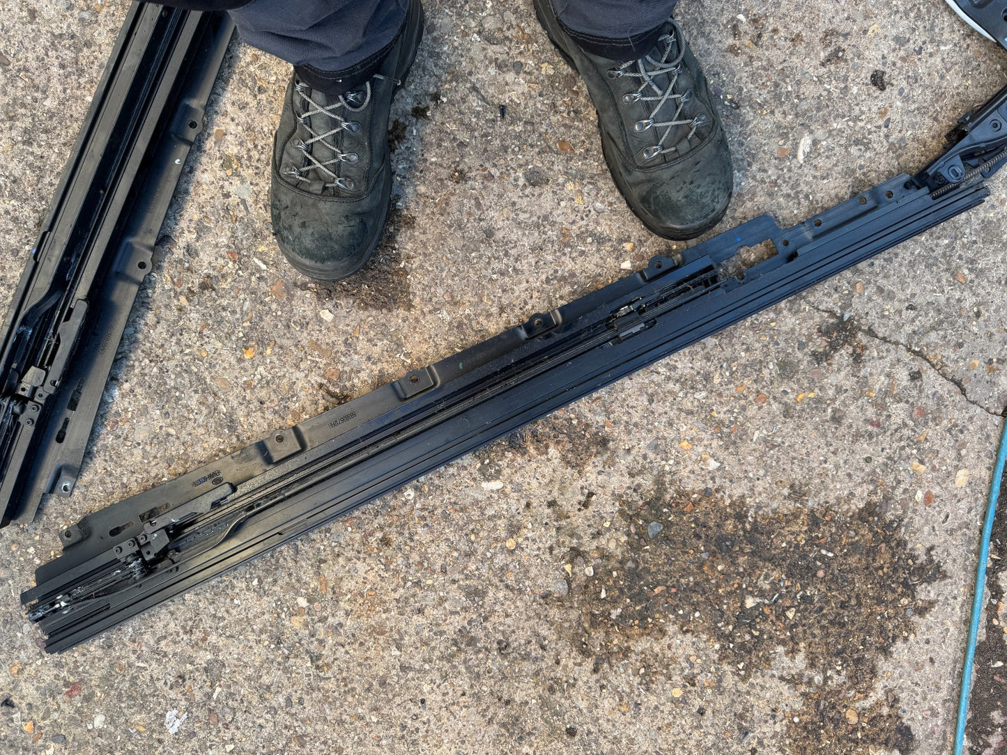 2024 Land Rover Defender Panoramic Roof Frame Rails