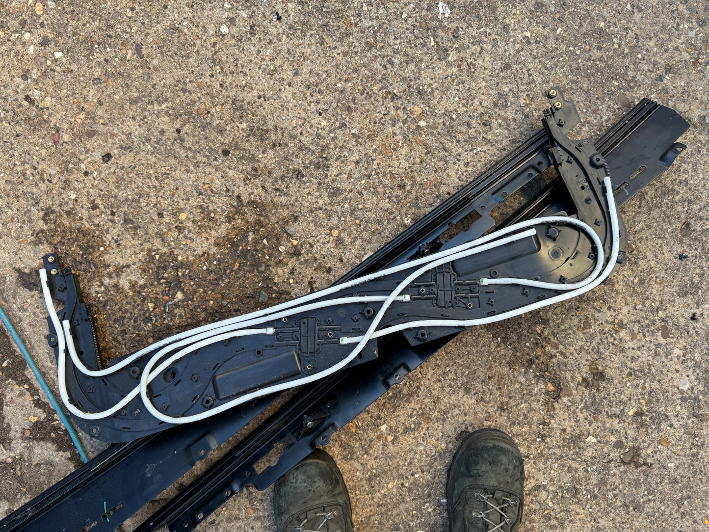 2024 Land Rover Defender Panoramic Roof Frame Rails