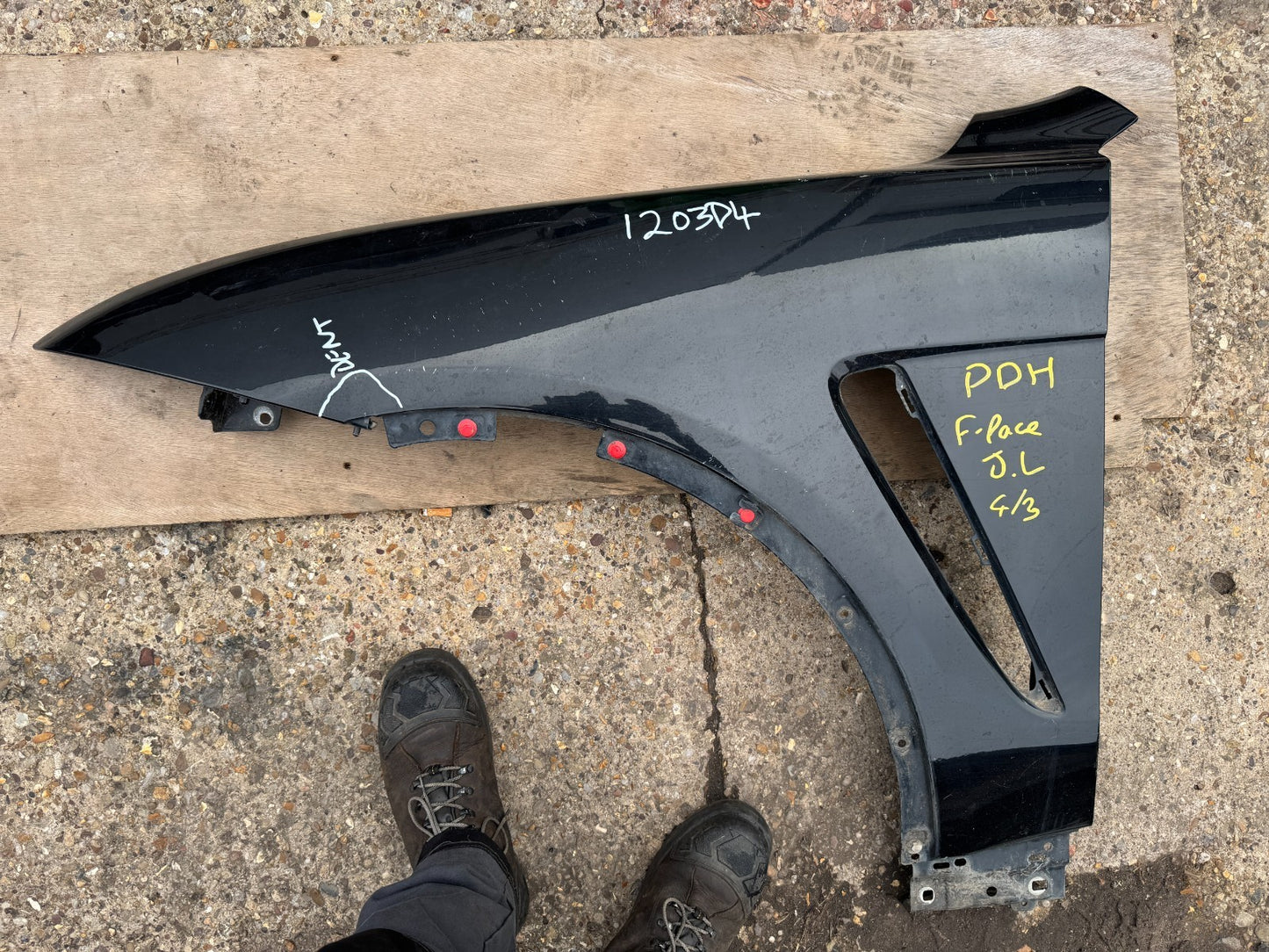 OE OEM Jaguar F Pace SVR X761 2015> N/S LH Left Passenger Front Wing GENUINE