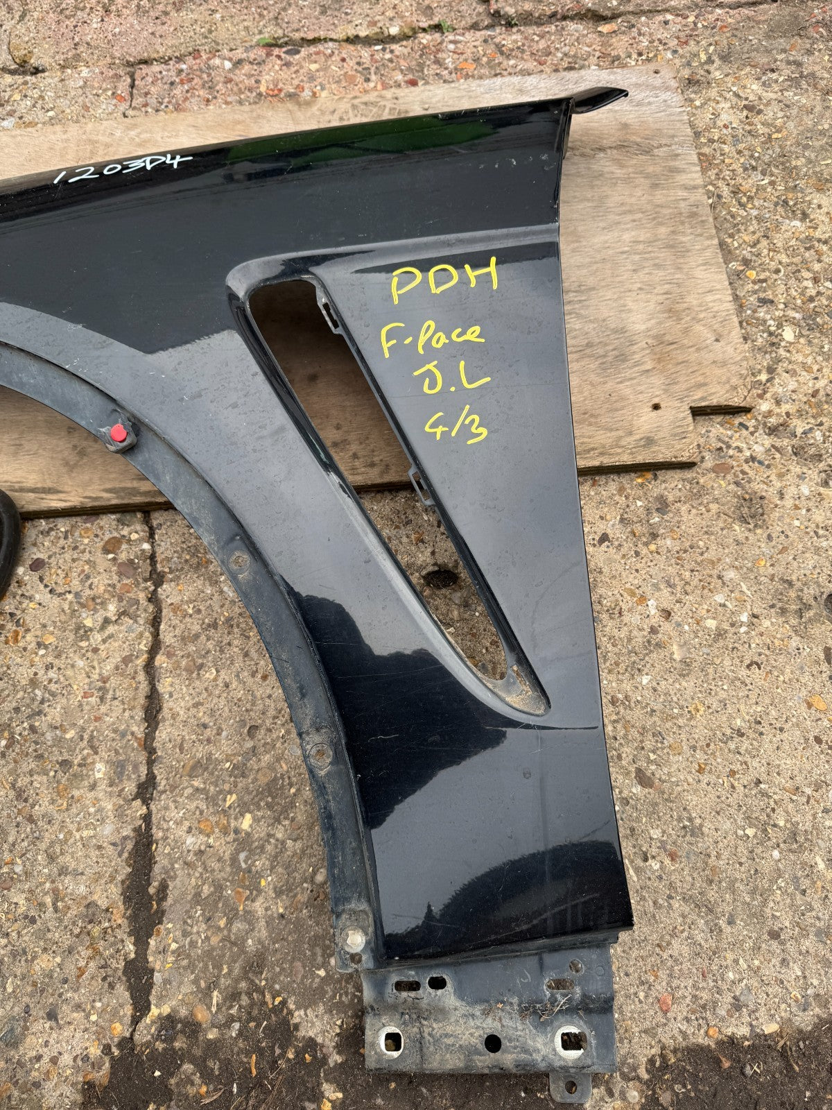 OE OEM Jaguar F Pace SVR X761 2015> N/S LH Left Passenger Front Wing GENUINE