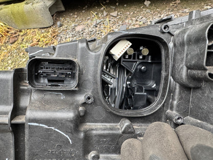 Genuine 2019 BMW X3 Adaptive LED right side headlight  8739656-01 scratched lens