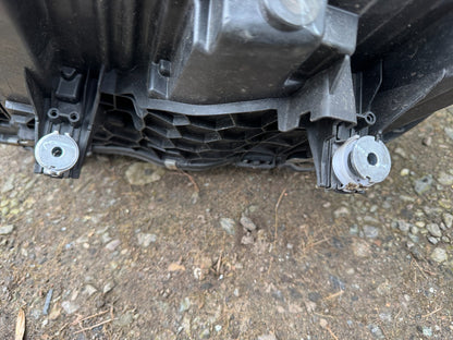 Genuine 2019 BMW X3 Adaptive LED right side headlight  8739656-01 scratched lens