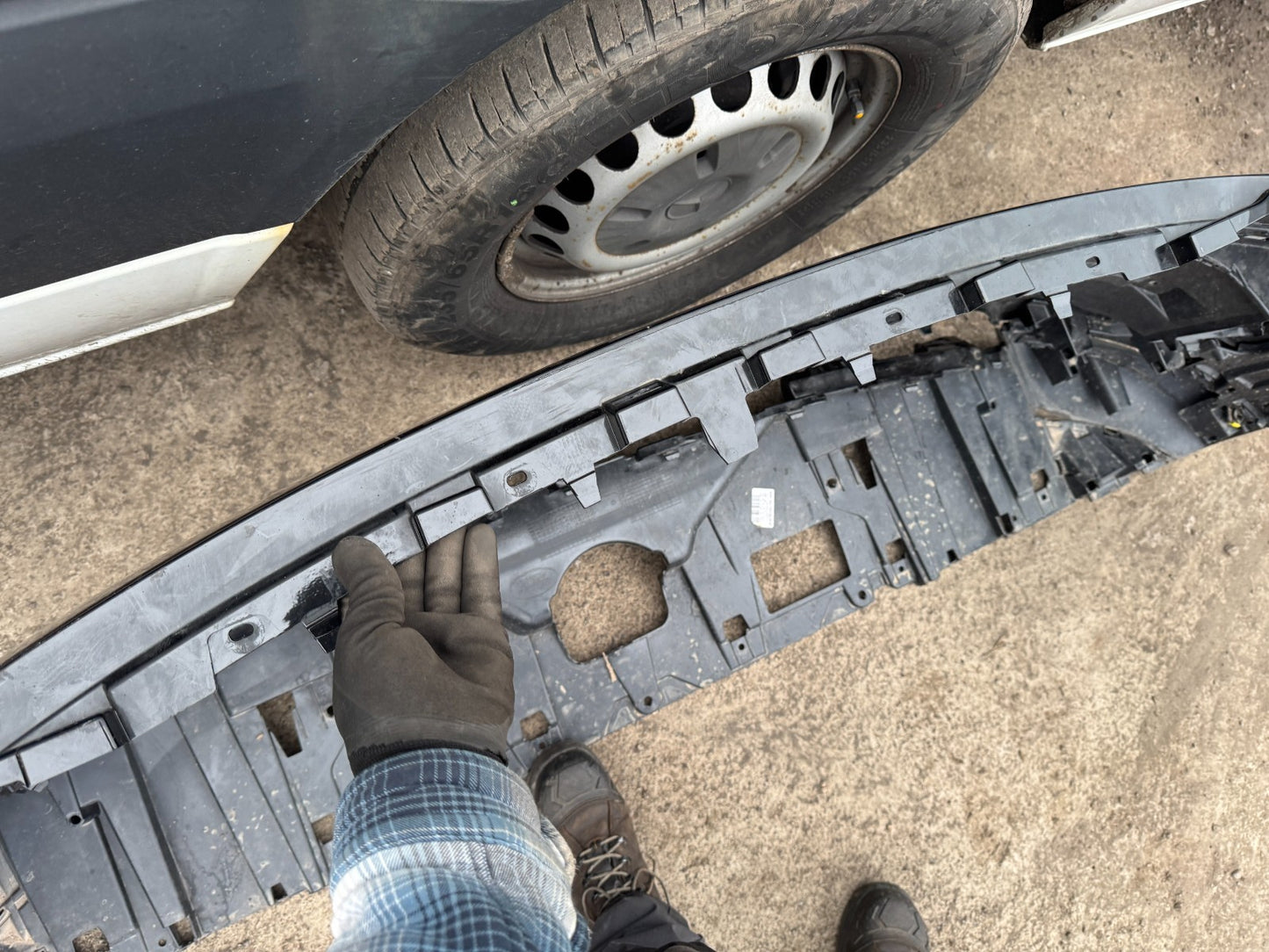 2026 GENUINE RANGE ROVER SPORT L461 BLACK FRONT BUMPER 2022-ON N9X217F003A