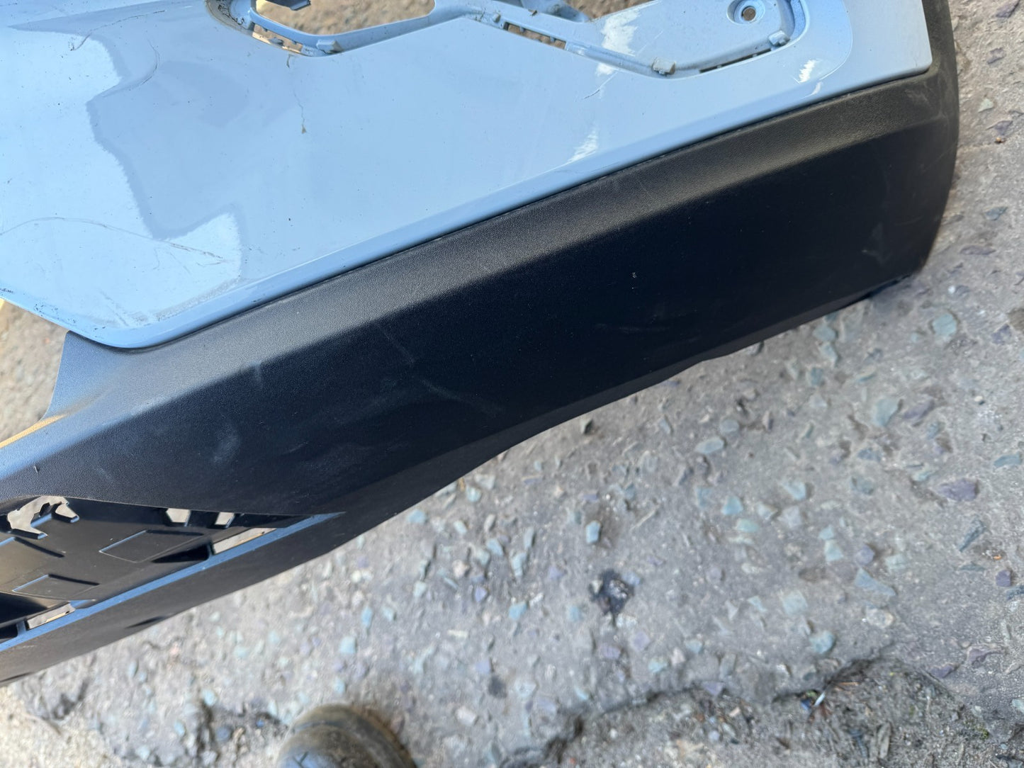 VOLVO XC40 2022-ON FACELIFT GENUINE FRONT BUMPER & LOWER 31690933 32136097