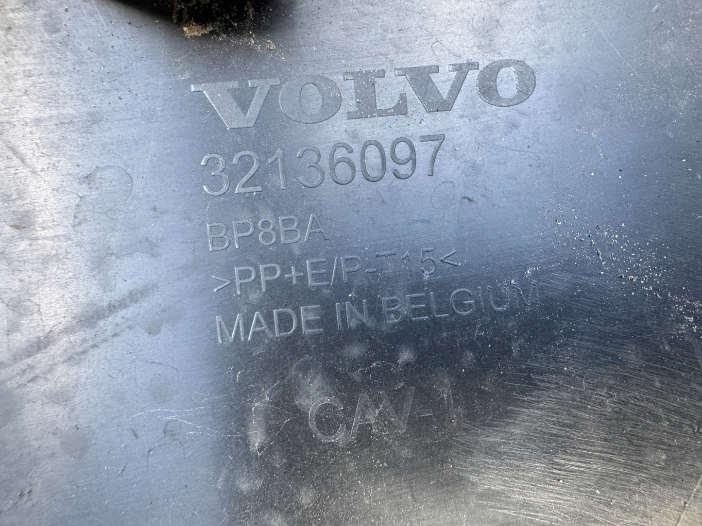 VOLVO XC40 2022-ON FACELIFT GENUINE FRONT BUMPER & LOWER 31690933 32136097