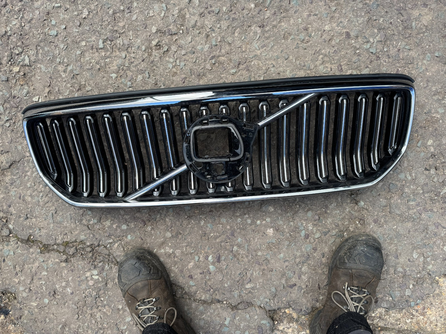 2026 VOLVO XC40 Radiator Grille 32291463 GENUINE