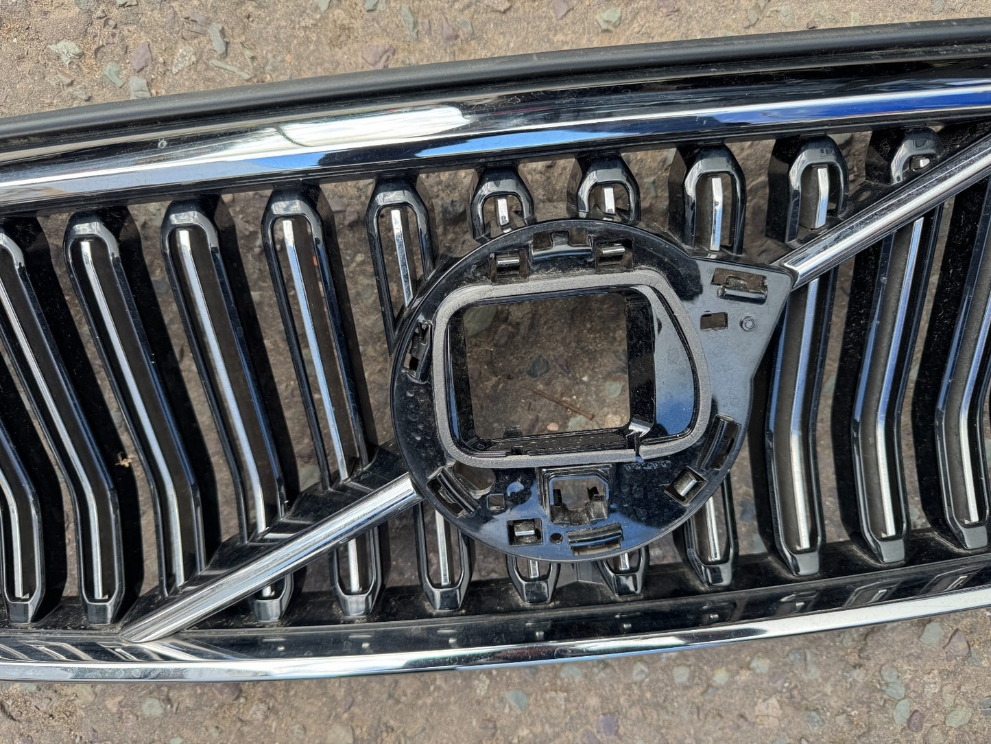 2026 VOLVO XC40 Radiator Grille 32291463 GENUINE