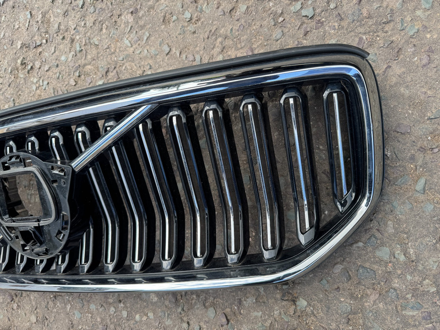 2026 VOLVO XC40 Radiator Grille 32291463 GENUINE