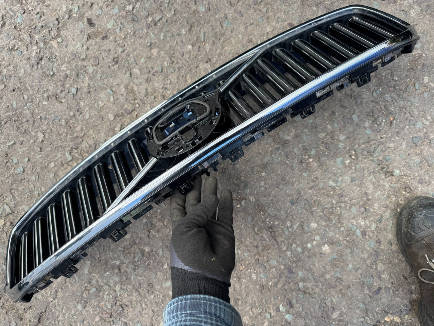 2026 VOLVO XC40 Radiator Grille 32291463 GENUINE