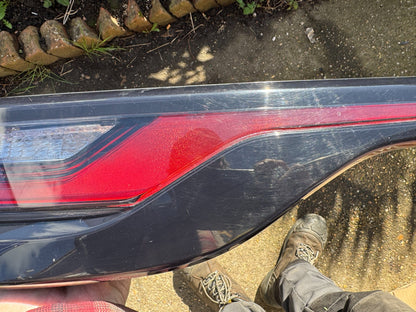 Genuine LAND ROVER RANGE ROVER VELAR Tail Light Rear Lamp RIGHT 2017-2026