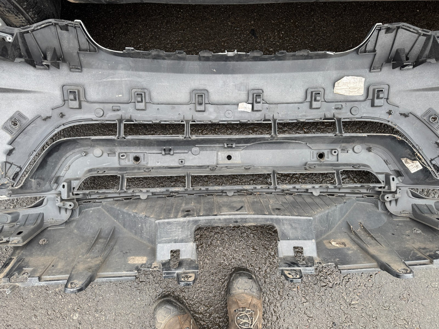 LAND ROVER DISCOVERY L462 DYNAMIC 2017-on FRONT BUMPER & LOWER GRILLE GENUINE