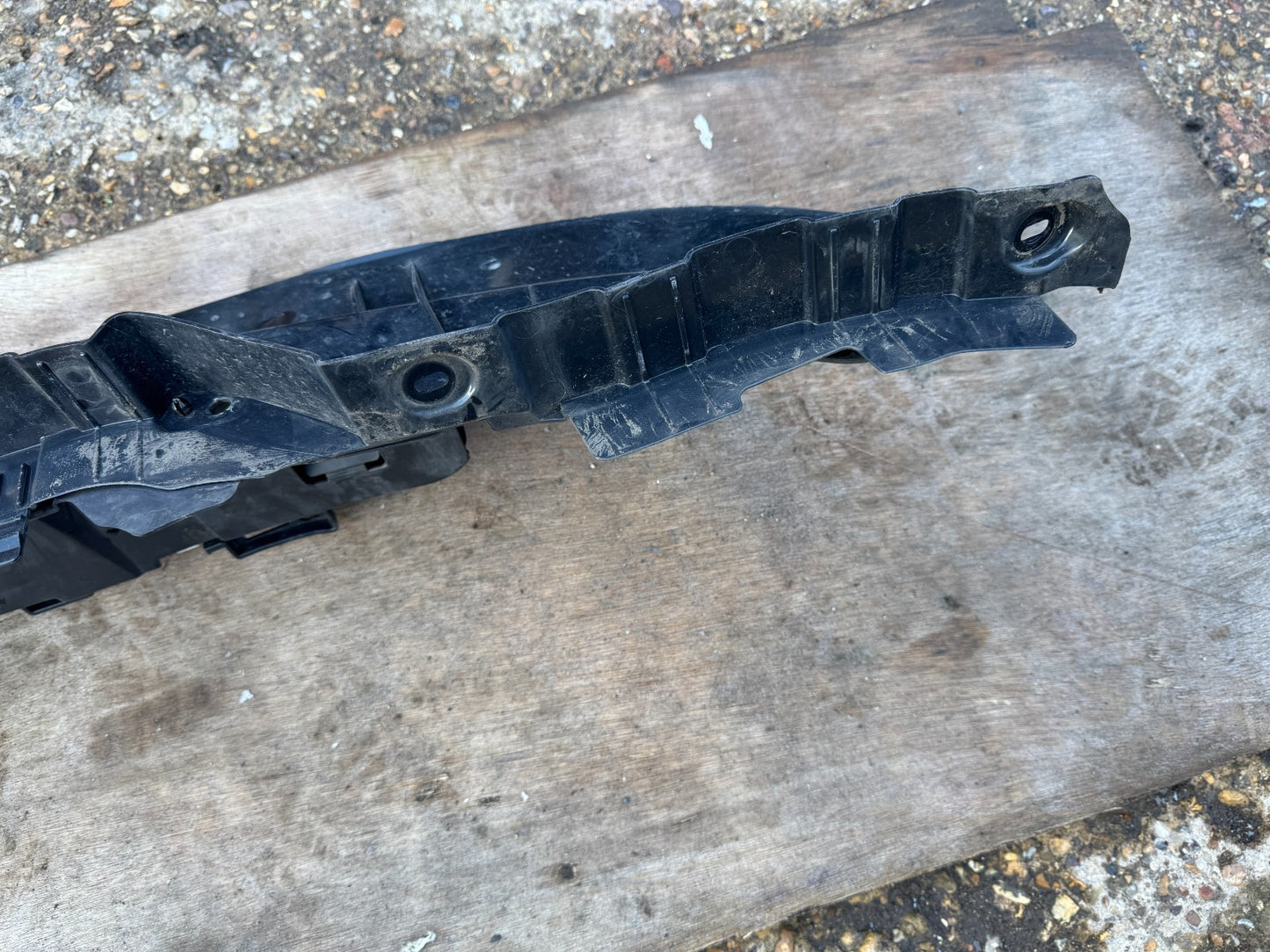 GENUINE LAND ROVER DISCOVERY 5 2017 -ON L462 FRONT BUMPER SUPPORT HY32-17A793