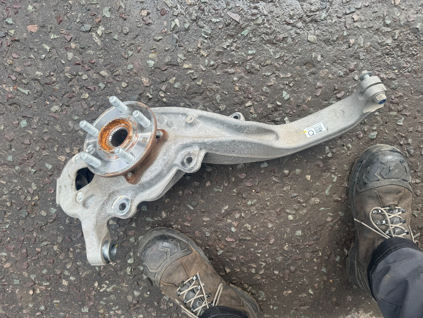 Range Rover Velar L560 / Jaguar F Pace X761 Front Left Hub Knuckle MK833K186BC