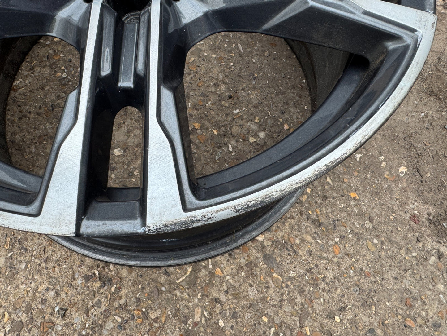 BMW F40 1 Series M Sport 819M Alloy Wheel 8092352 8Jx18 G18 SCRATCHED