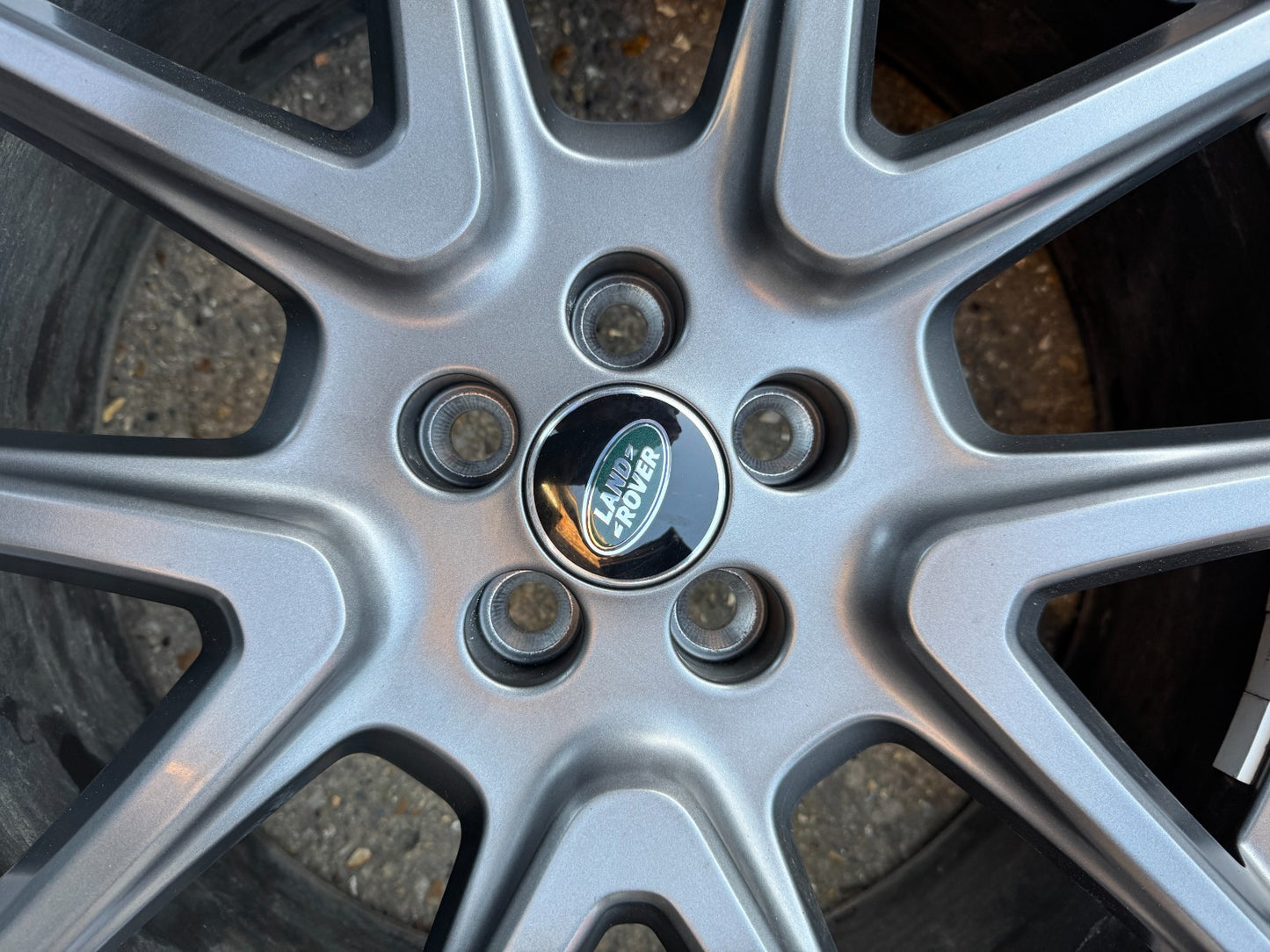 GENUINE RANGE ROVER VELAR L560 21" 8.5J ALLOY WHEEL L8A21007CA EXCELLENT