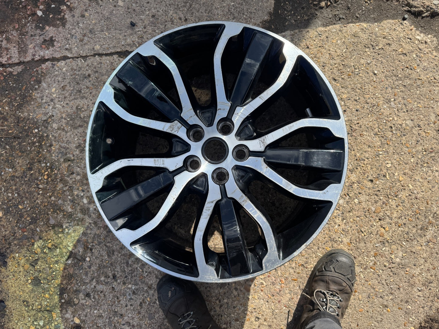 2x GENUINE RANGE ROVER SPORT 9.5X21 ALLOY WHEELS DK6M1007 NEED REFURBISHMENT