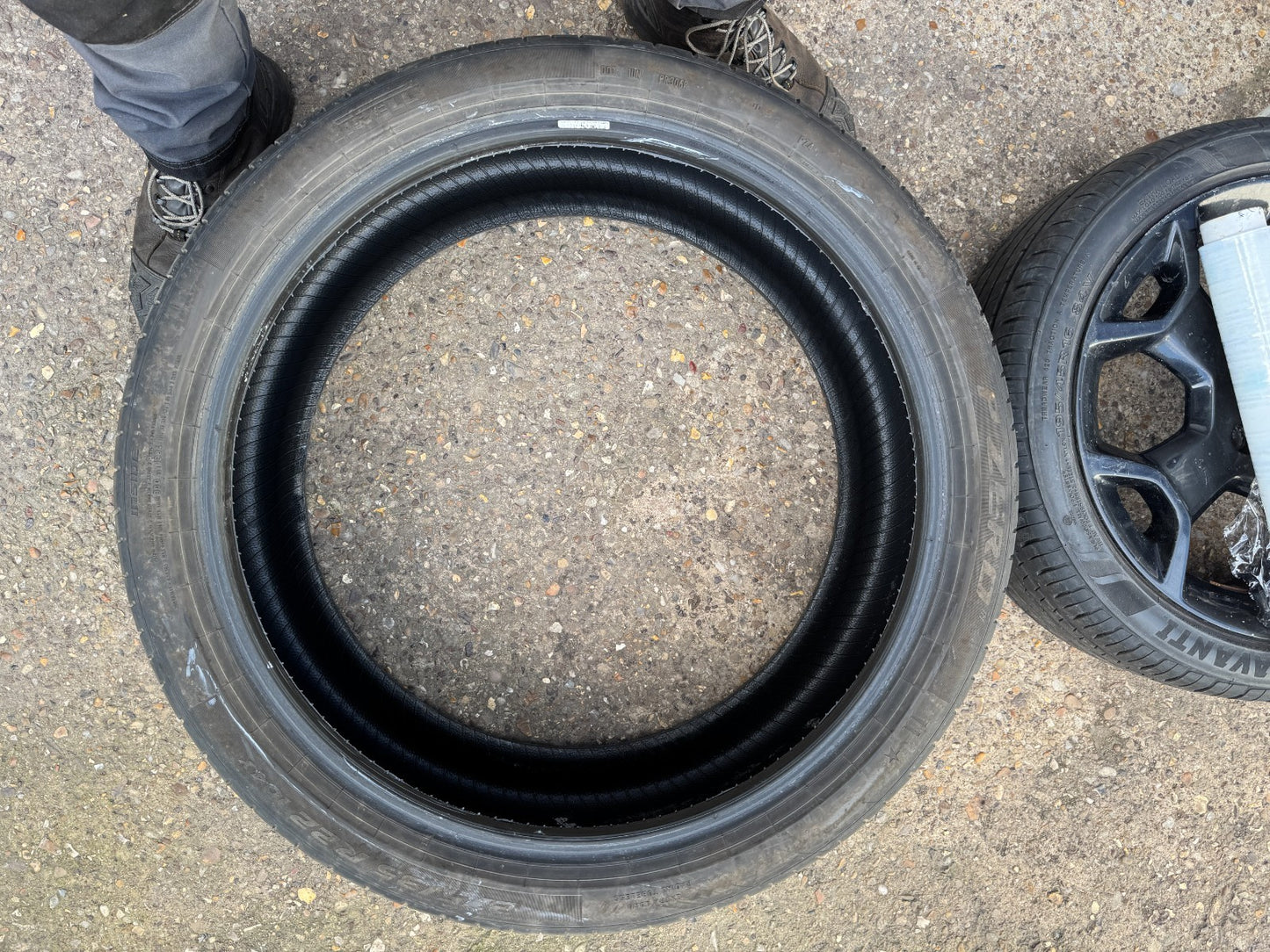 275 35 22 104Y Pirelli Pzero XL 2024 tyre