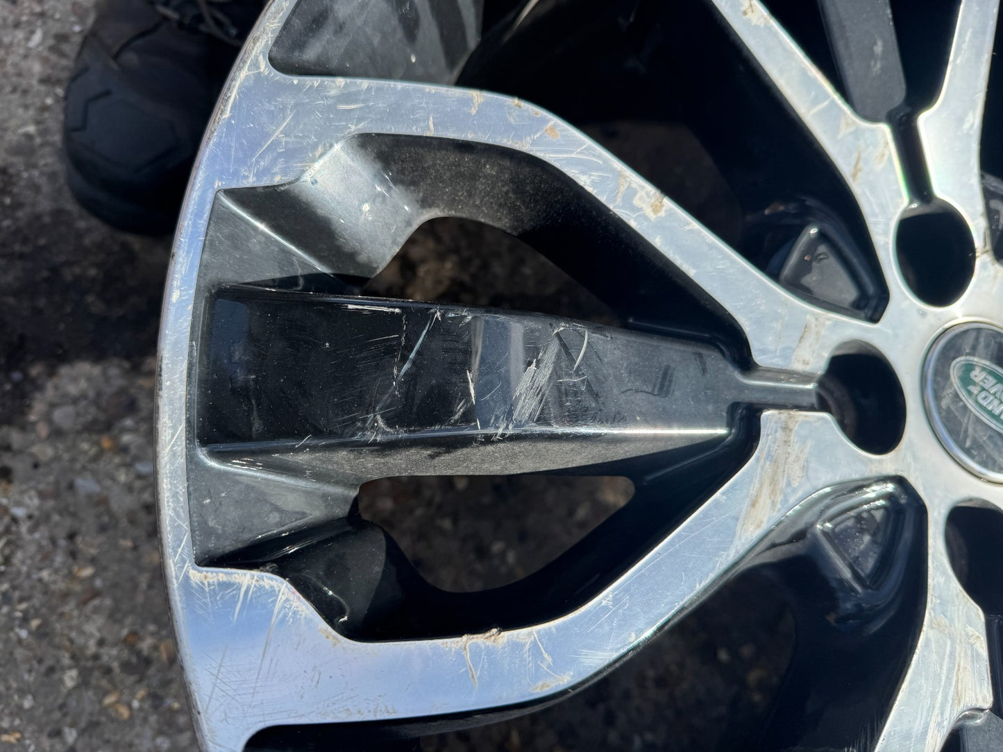 2x GENUINE RANGE ROVER SPORT 9.5X21 ALLOY WHEELS DK6M1007 NEED REFURBISHMENT