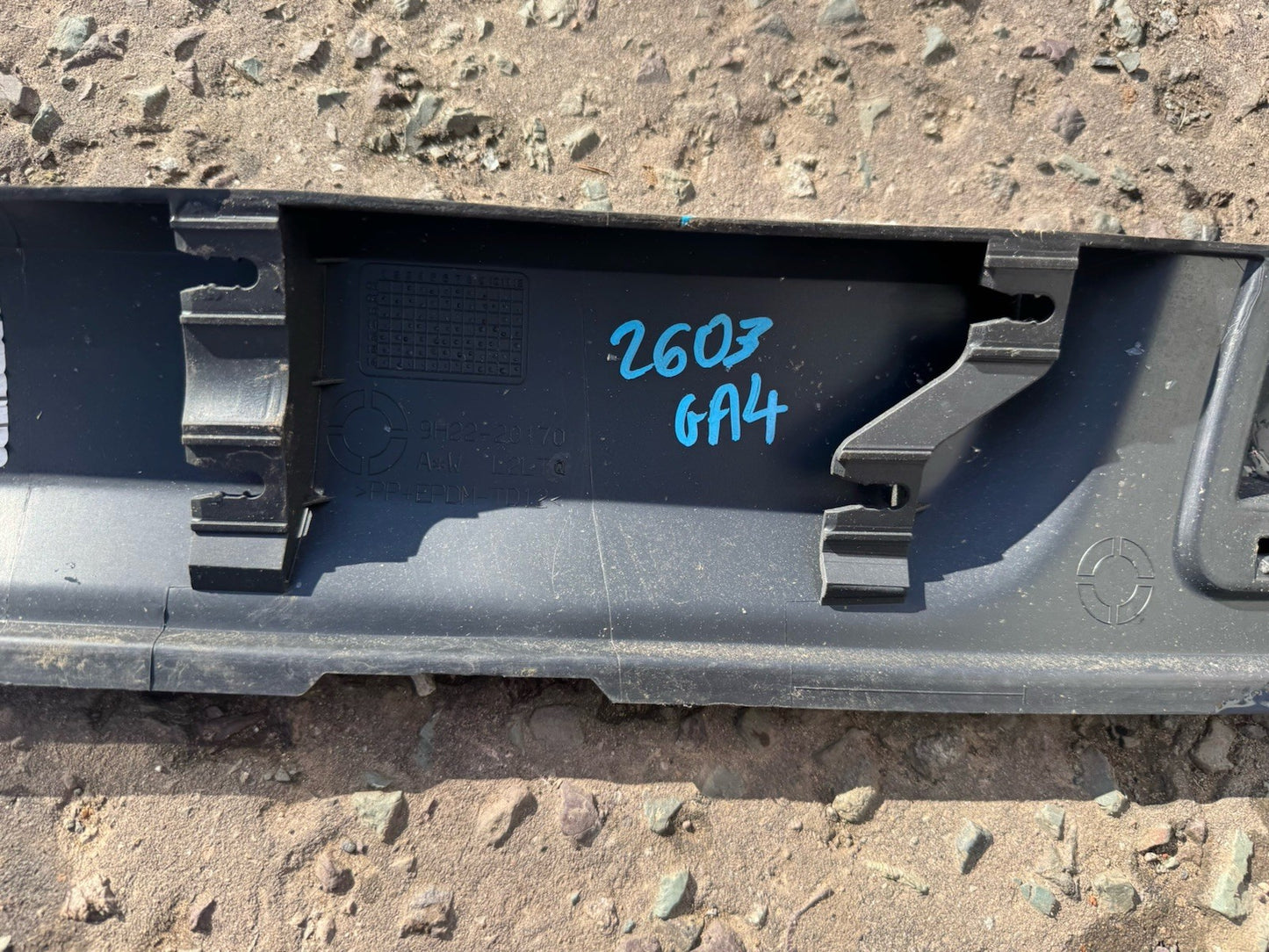 Discovery 4 Rear Right Door Moulding L319 9H22-20170-A