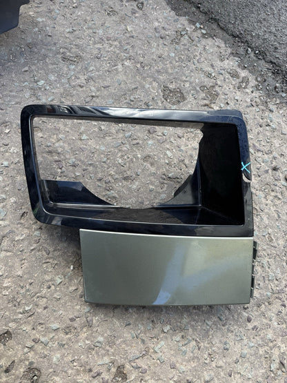 LAND ROVER DEFENDER L663 19-22 FRONT BUMPER RIGHT SIDE PART L8B2-17B875-A