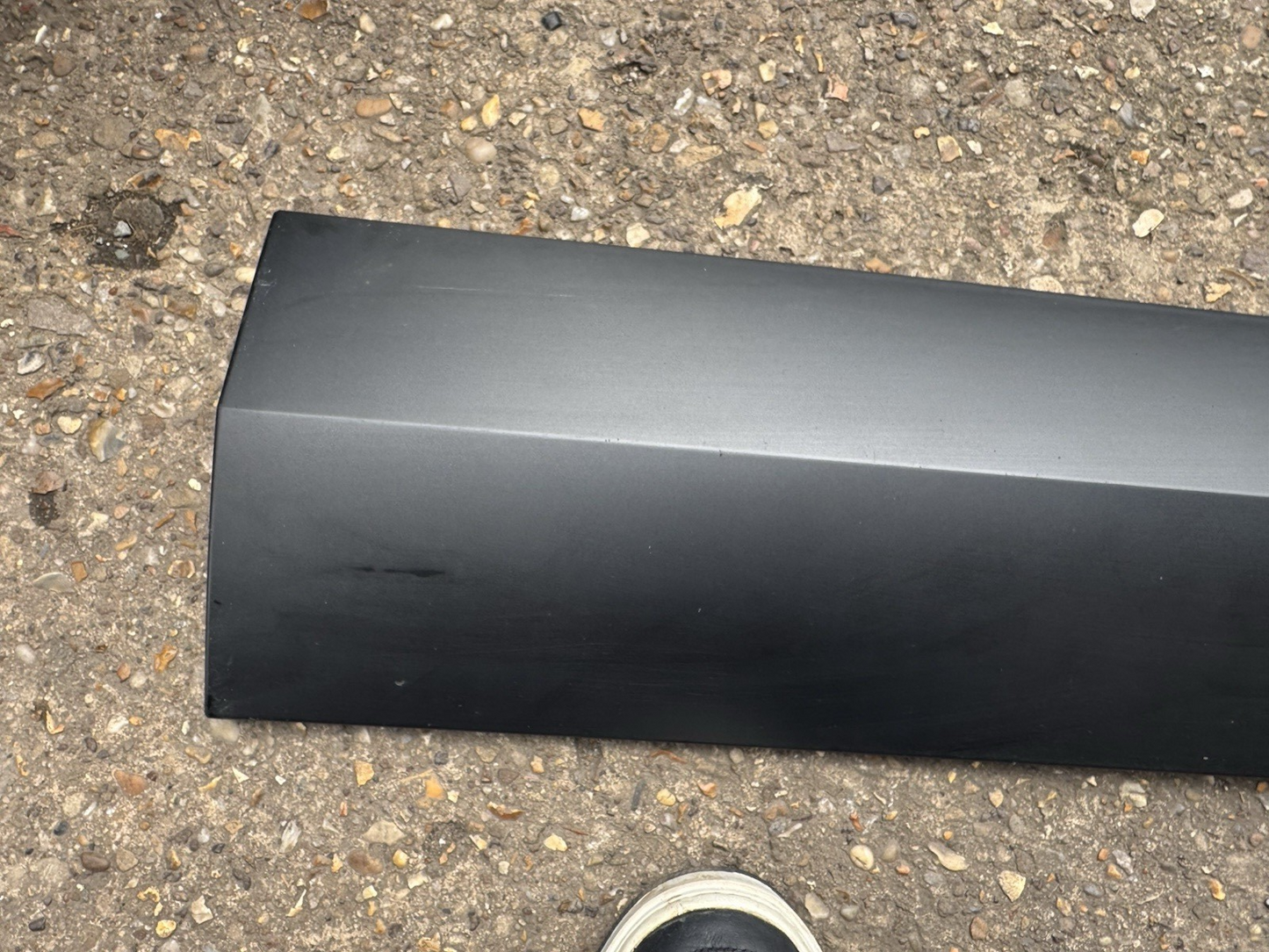 Hyundai Kona Front Door Molding Trim Right 2022on SUV 87724-BE010 87724BE010