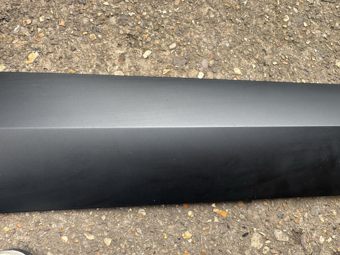 Hyundai Kona Front Door Molding Trim Right 2022on SUV 87724-BE010 87724BE010