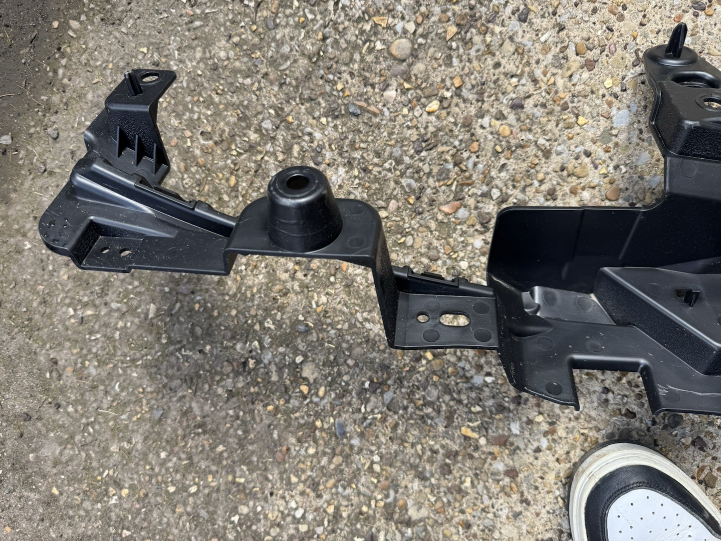 Land Rover Range Rover L460 Genuine Rear Bumper Bracket M8E2-17B861-A