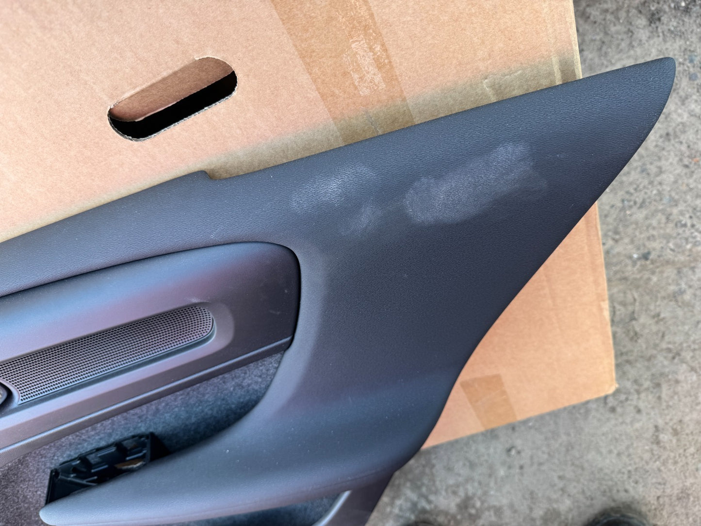 2025 VOLVO XC40 B4 INSCRIPTION Door Card Right Rear 31407710