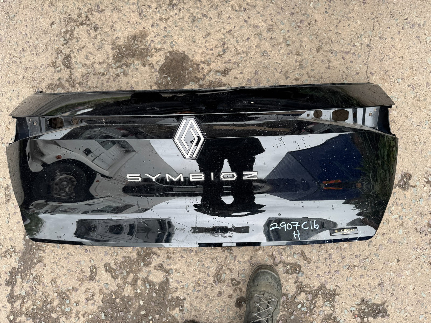 TAIL GATE PLASTIC LID REAR RENAULT SYMBIOZ 901523680R DAMAGED