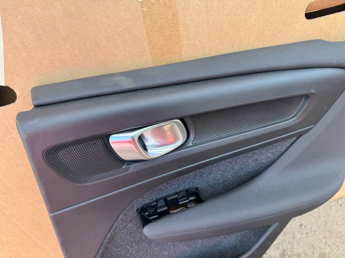 2025 VOLVO XC40 B4 INSCRIPTION Door Card Right Rear 31407710