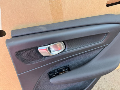 2025 VOLVO XC40 B4 INSCRIPTION Door Card Right Rear 31407710