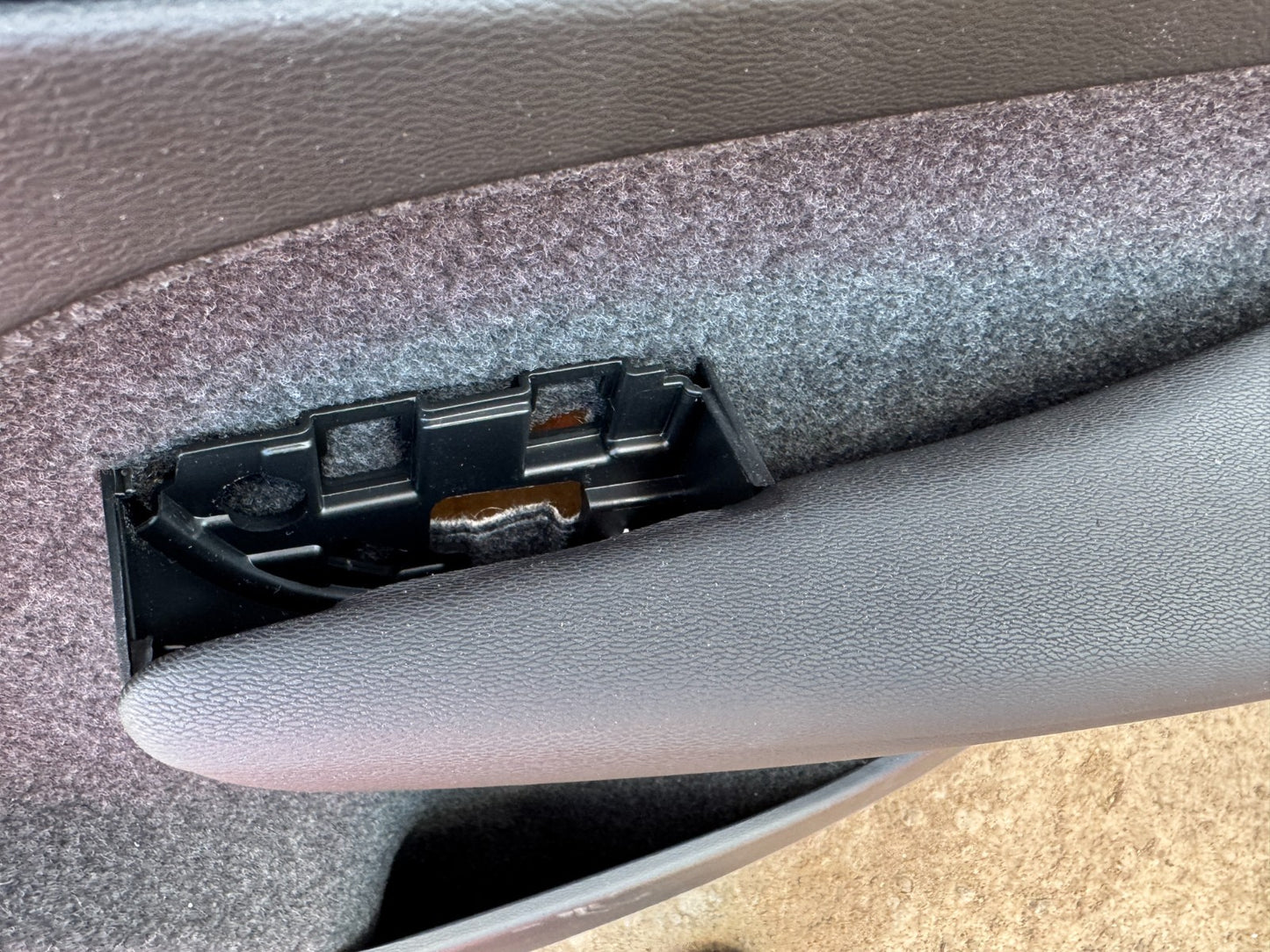 2025 VOLVO XC40 B4 INSCRIPTION Door Card Right Rear 31407710