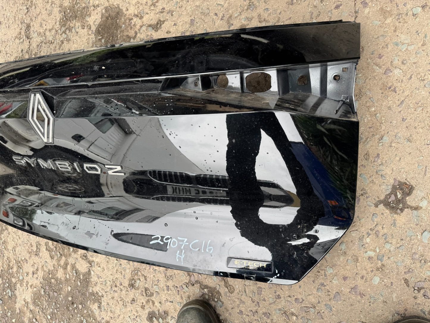 TAIL GATE PLASTIC LID REAR RENAULT SYMBIOZ 901523680R DAMAGED