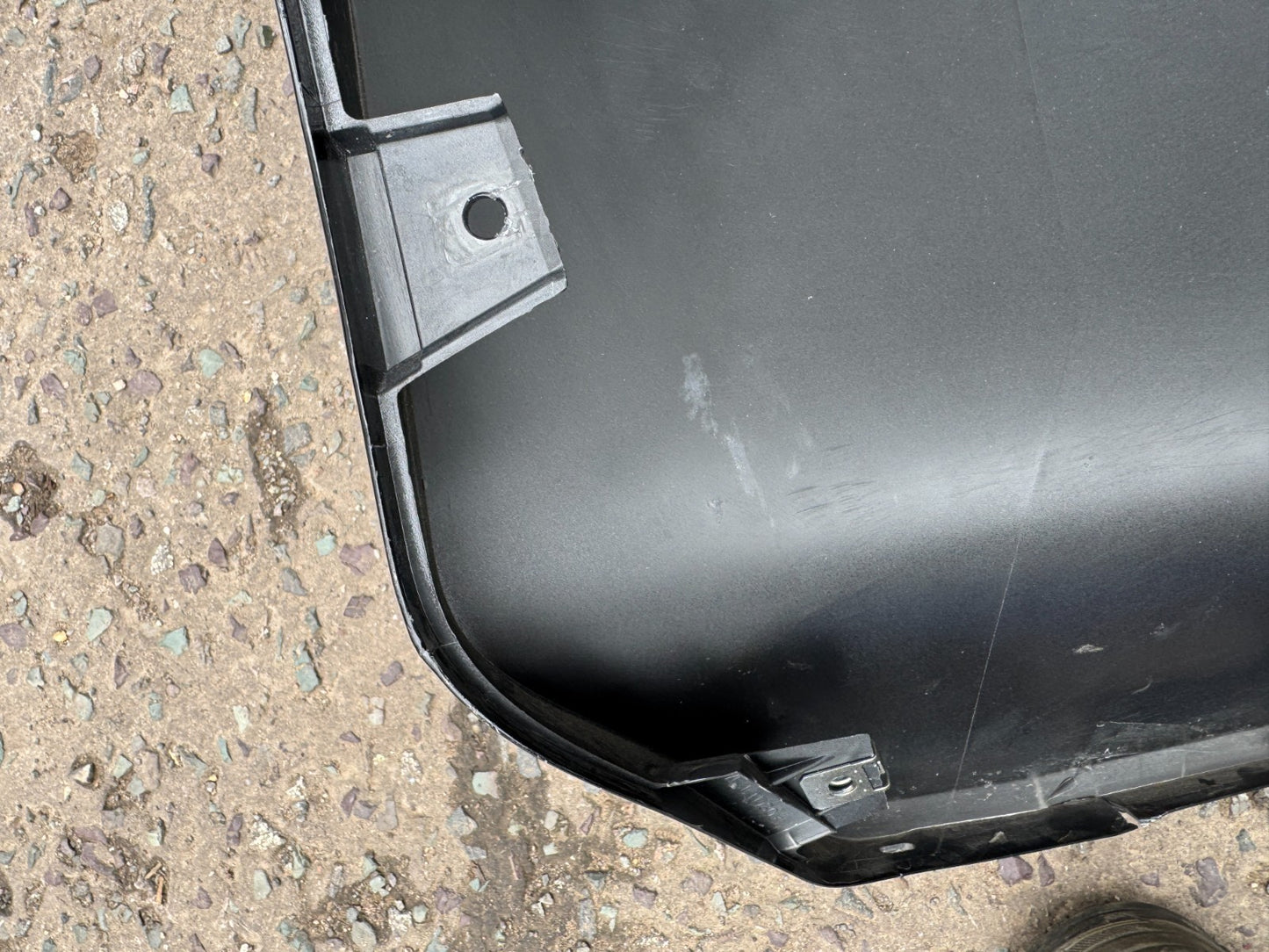 TAIL GATE PLASTIC LID REAR RENAULT SYMBIOZ 901523680R DAMAGED