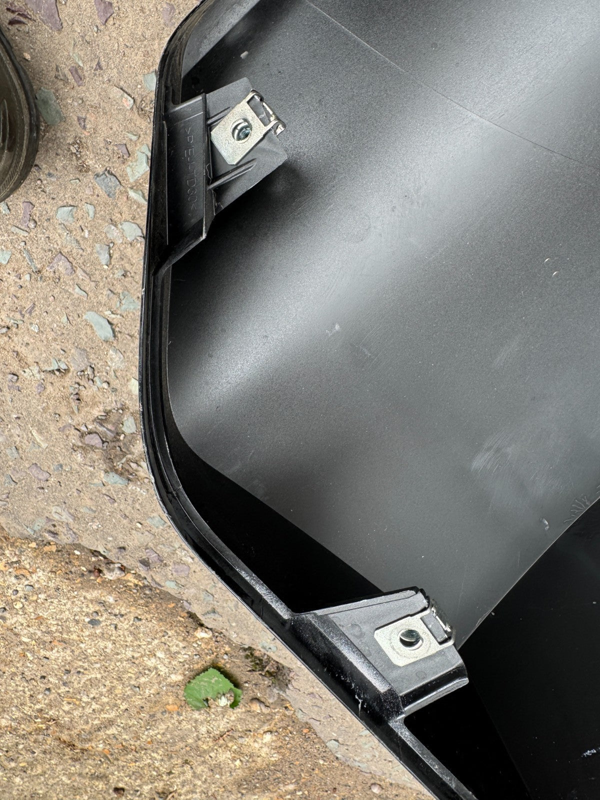 TAIL GATE PLASTIC LID REAR RENAULT SYMBIOZ 901523680R DAMAGED