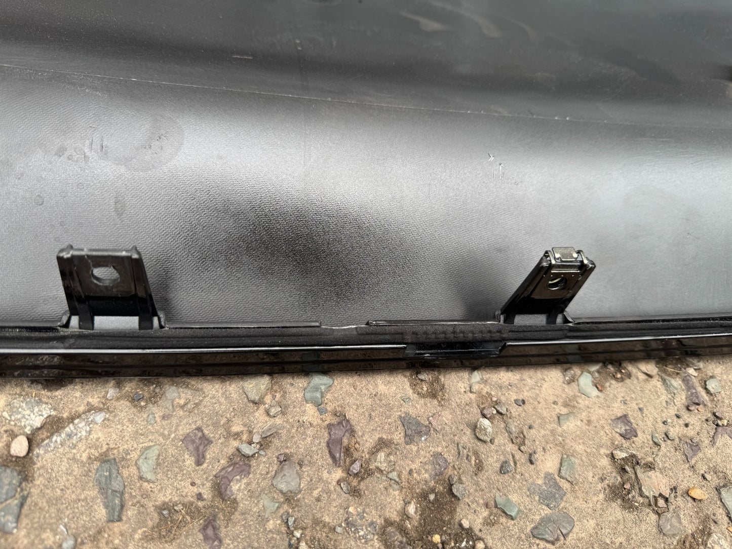 TAIL GATE PLASTIC LID REAR RENAULT SYMBIOZ 901523680R DAMAGED